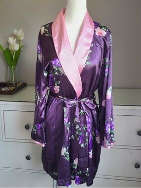 Jones New York Purple Floral Satin Robe with Pink Collar